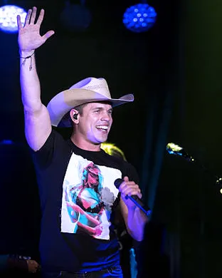 Dustin Lynch Henderson